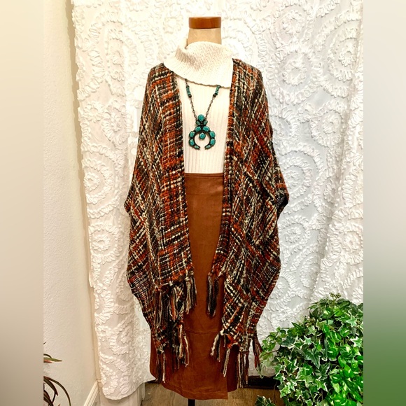 “Steve Madden” nubby yarn woven shawl with fringe- OS - Picture 3 of 10